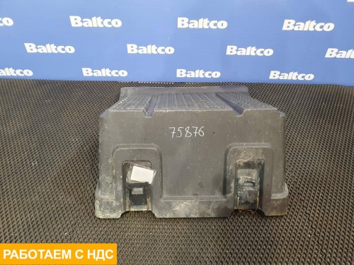 Крышка ящика АКБ