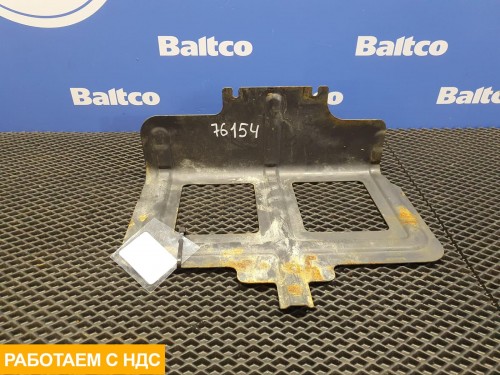 Кронштейн переднего брызговика левый